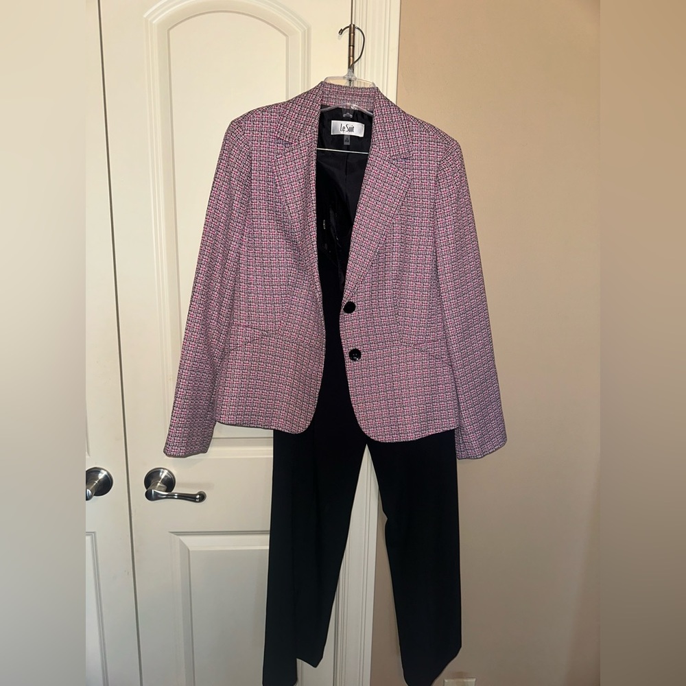 Size 10 Le Suit Pink Tweed Women’s Suit